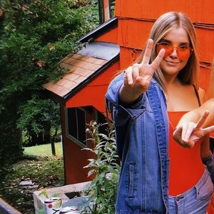 Meet your Posher, Neira